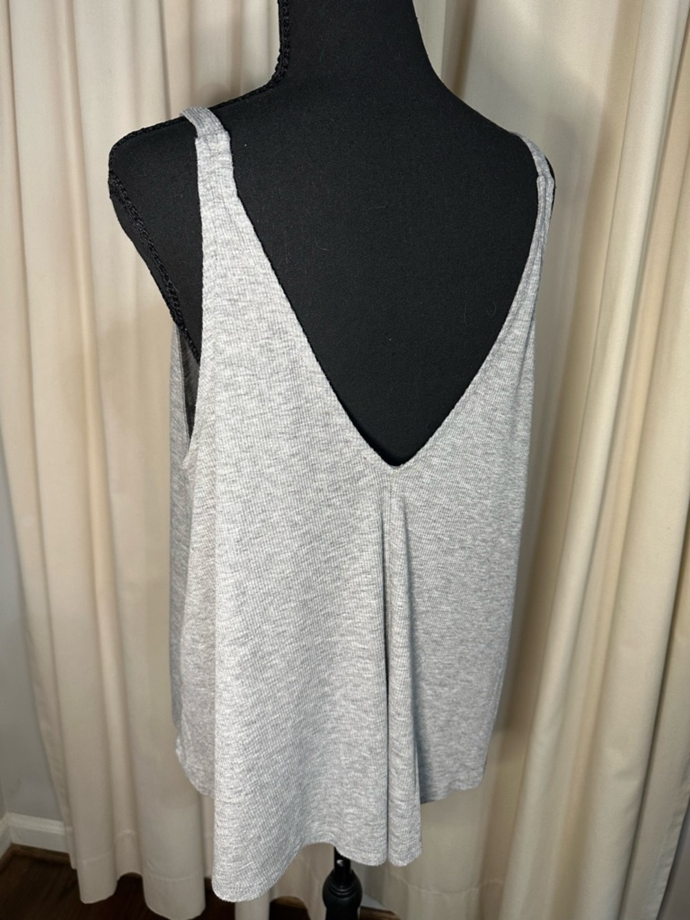 Free People Gray V-Neck Women's Tank Top - Picture 3 of 4
